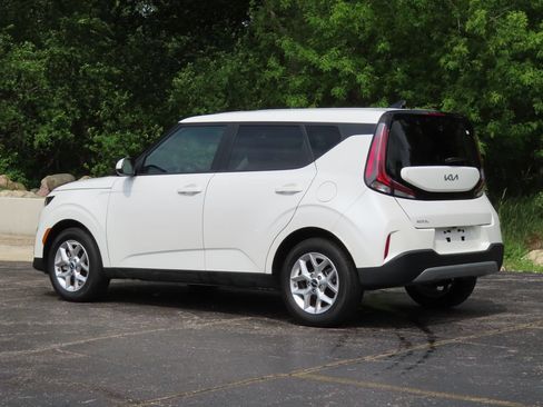Certified 2025 Kia Soul LX w/ LX Technology Package FWD image 7