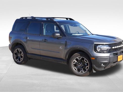 Used 2025 Ford Bronco Sport Outer Banks w/ Outer Banks Tech Package+ AWD/4WD image 2