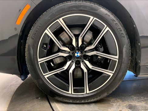 Used 2025 BMW 760i xDrive w/ Premium Package AWD/4WD image 9