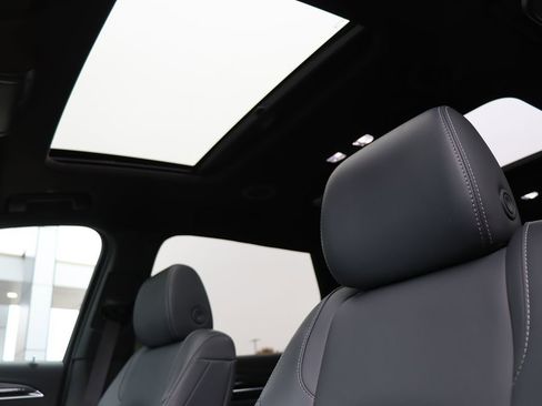 Used 2022 Buick Enclave Premium w/ Experience Buick Package image 10