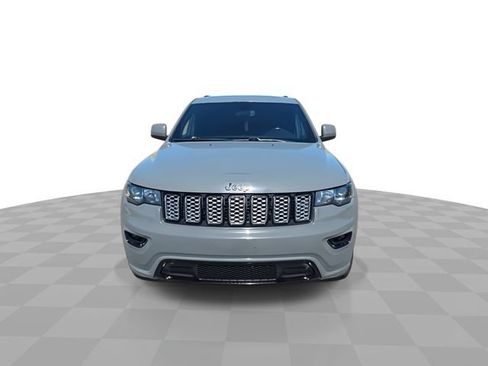 Used 2020 Jeep Grand Cherokee Altitude RWD image 3