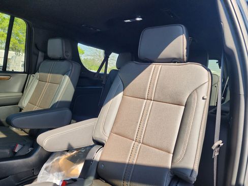 New 2026 Chevrolet Suburban High Country AWD/4WD image 13