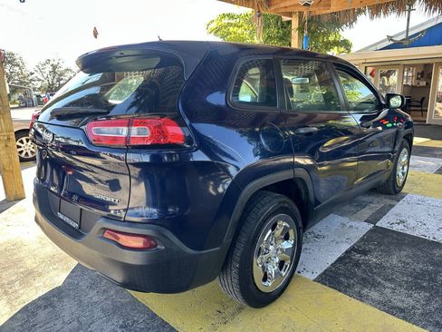 Used 2015 Jeep Cherokee Sport FWD image 5