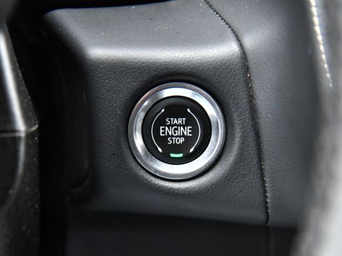 Used 2023 Chevrolet Suburban Premier AWD/4WD image 30