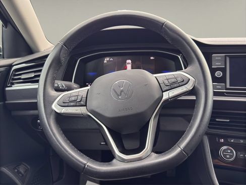 Used 2024 Volkswagen Jetta SE FWD image 11