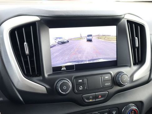 Used 2024 GMC Terrain SLT image 18