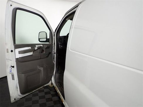 Used 2009 Chevrolet Express 1500 image 13