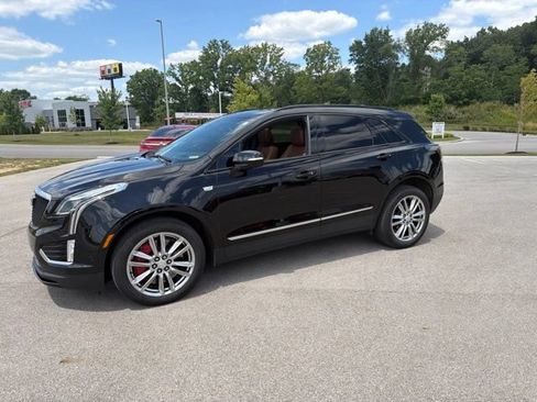 Used 2023 Cadillac XT5 Sportv w/ Technology Package AWD/4WD image 3
