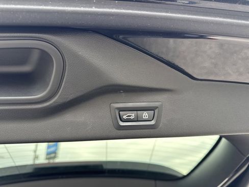 Used 2022 BMW X7 M50i image 14