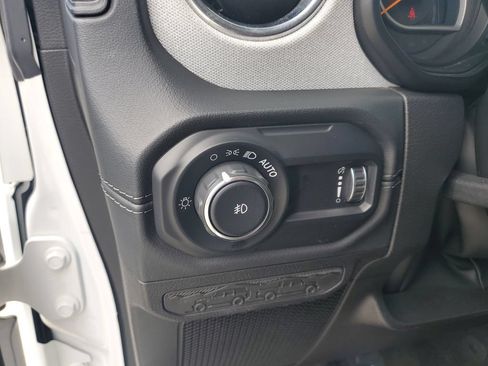 Used 2024 Jeep Wrangler Unlimited Sahara AWD/4WD image 27