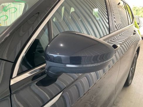 Used 2023 Volkswagen Tiguan SE FWD image 2