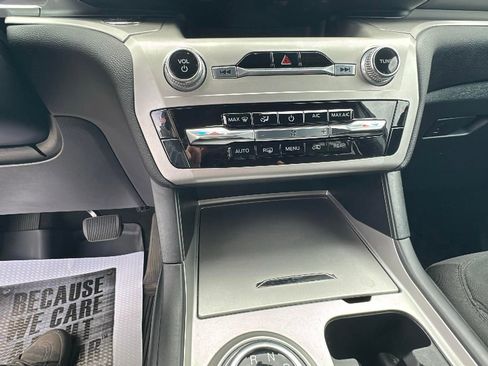 Certified 2022 Ford Explorer XLT image 27