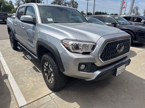 Used 2019 Toyota Tacoma TRD Off-Road w/ TRD Premium Off Road Package AWD/4WD image 5