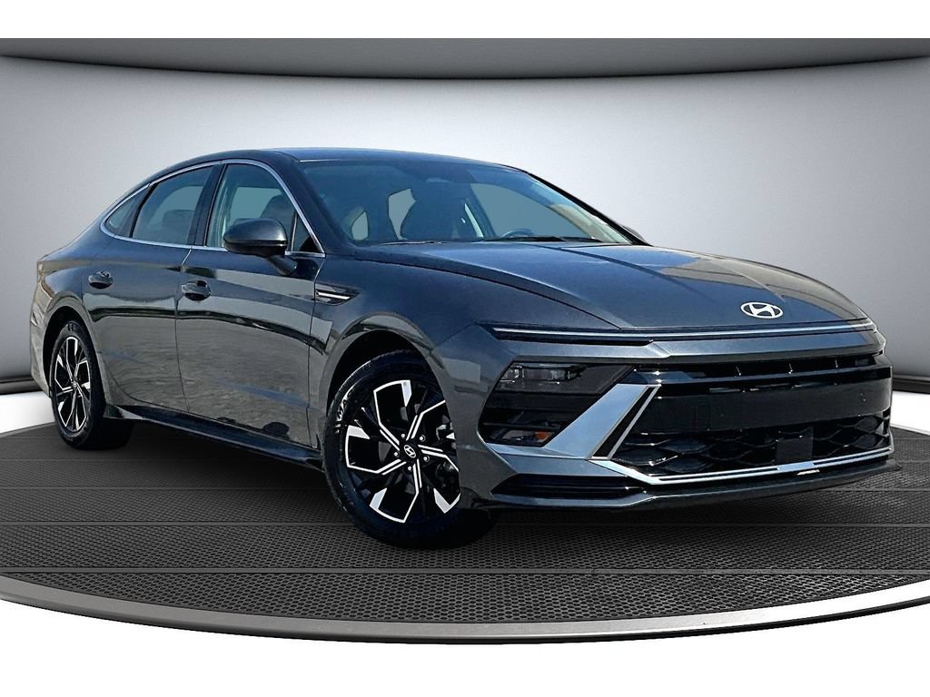 Used 2025 Hyundai Sonata SEL FWD image 2