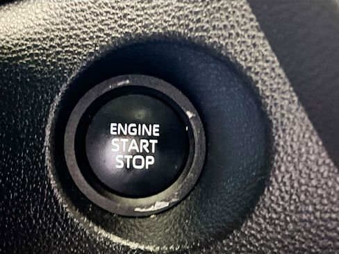 Used 2024 Toyota Corolla Cross XLE image 24