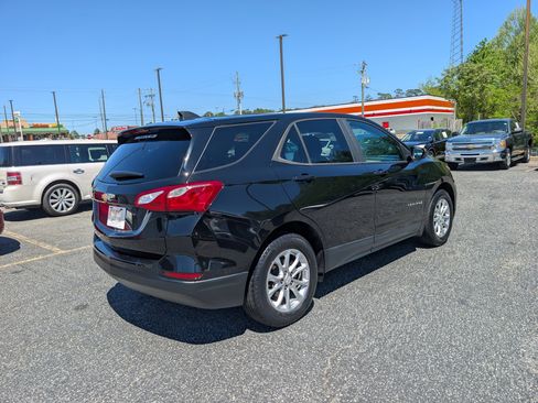 Used 2020 Chevrolet Equinox LS w/ LS Convenience Package image 5
