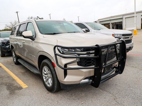 Used 2021 Chevrolet Suburban LS w/ Driver Alert Package image 6