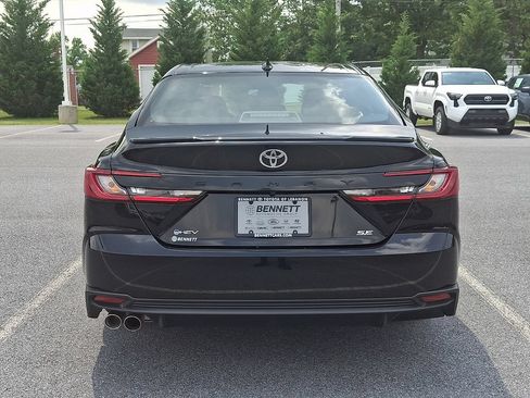 Used 2025 Toyota Camry SE FWD image 5