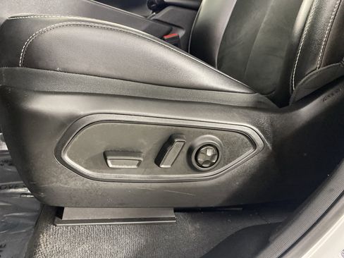 Used 2024 Jeep Grand Cherokee L Altitude AWD/4WD image 18