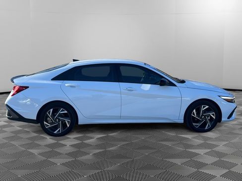Certified 2025 Hyundai Elantra SEL FWD image 6