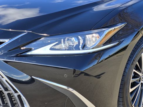 Used 2023 Lexus ES 350 Premium image 7