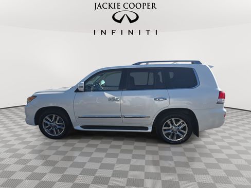Used 2015 Lexus LX 570 4WD w/ Luxury Package image 8