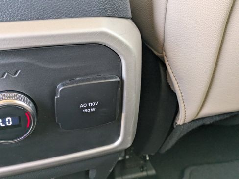 Used 2024 Ford Expedition Limited image 17