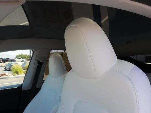 Used 2025 Tesla Model Y Long Range RWD image 21