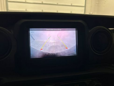 Used 2022 Jeep Wrangler Willys image 23