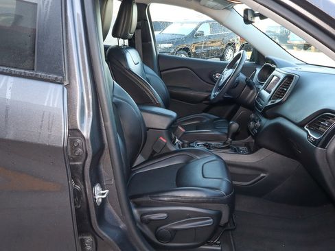 Used 2020 Jeep Cherokee Latitude Plus image 25