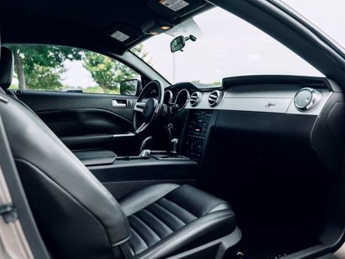 Used 2005 Ford Mustang GT RWD image 36