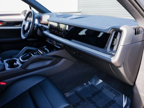 New 2025 Porsche Cayenne image 27