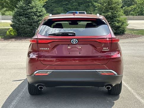 Used 2022 Toyota Venza XLE AWD/4WD image 4