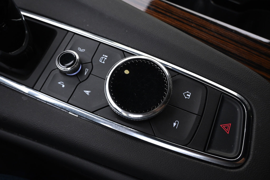 Used 2023 Cadillac Escalade Premium Luxury AWD/4WD image 35