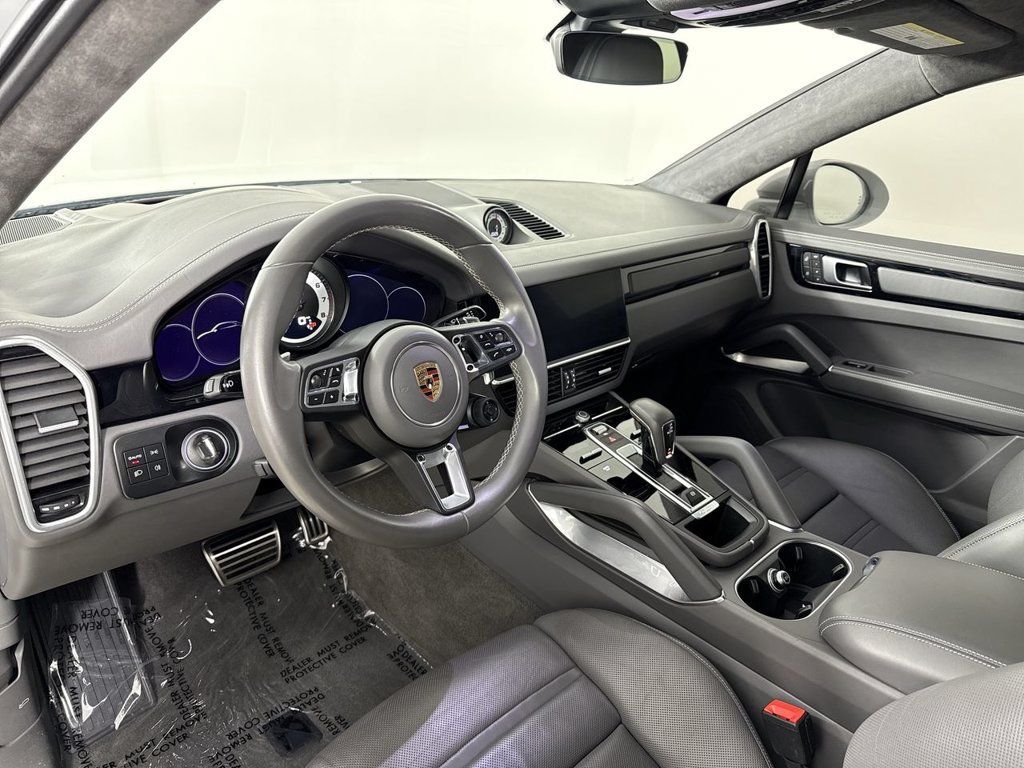 Certified 2023 Porsche Cayenne Turbo w/ Assistance Package AWD/4WD image 4