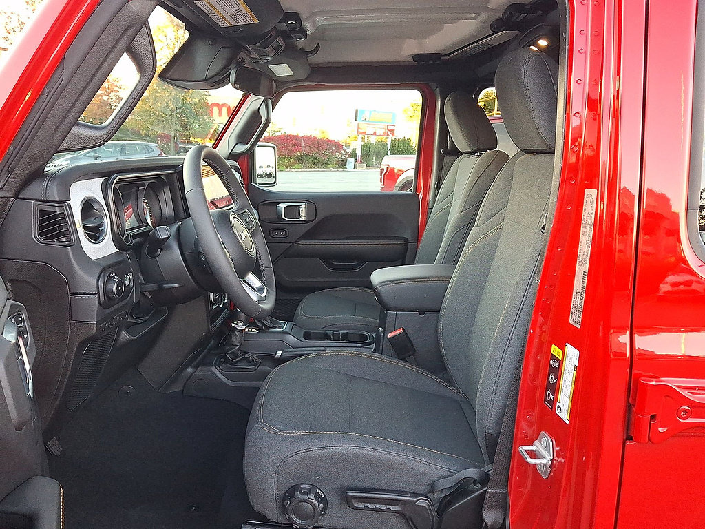 Used 2026 Jeep Wrangler Unlimited Sahara AWD/4WD image 17
