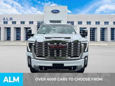 Used 2024 GMC Sierra 3500 Denali image 3