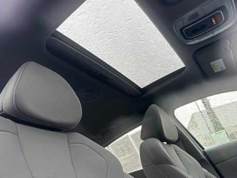 Used 2024 Hyundai Elantra SEL w/ Convenience Package image 16