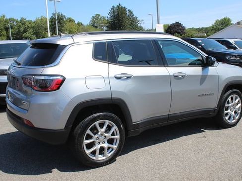 Used 2023 Jeep Compass Latitude AWD/4WD image 29