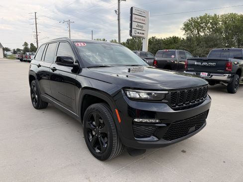 Used 2023 Jeep Grand Cherokee Limited w/ Black Appearance Package AWD/4WD image 37