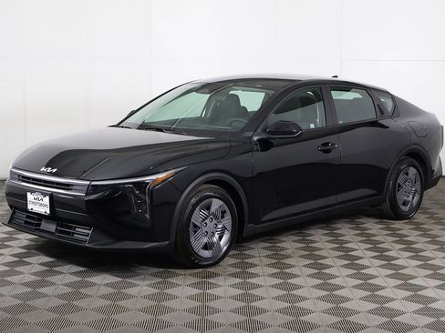 Used 2025 Kia K4 LX image 6