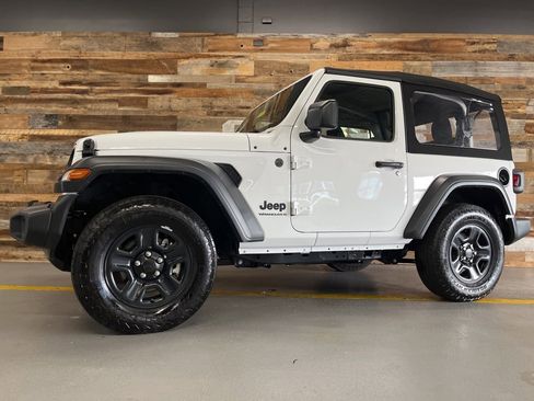 Used 2024 Jeep Wrangler Sport image 19