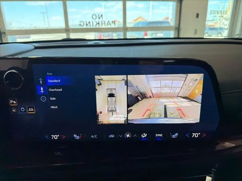 Used 2024 Chevrolet Traverse Z71 image 47