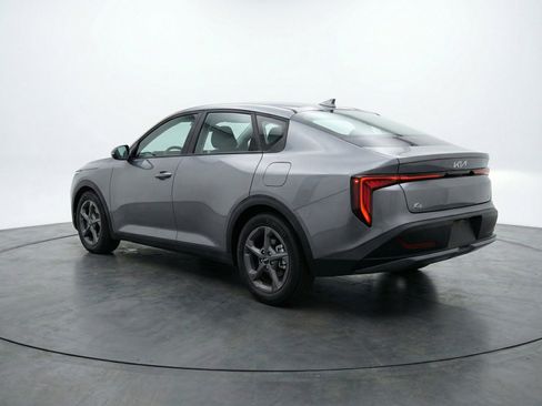 Used 2025 Kia K4 LXS image 9