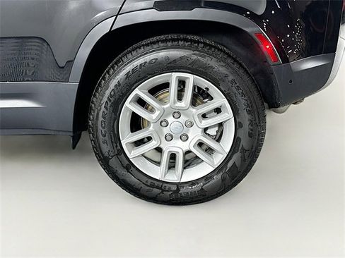 Used 2025 Land Rover Defender 110 S image 31