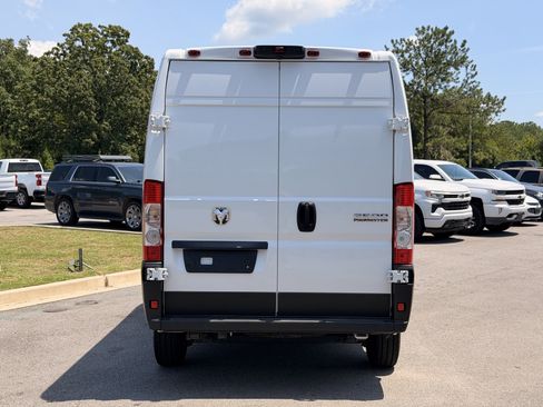 Used 2026 RAM ProMaster 2500 w/ Convenience Group FWD image 11