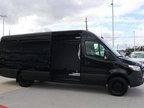 Used 2020 Mercedes-Benz Sprinter 3500 image 11