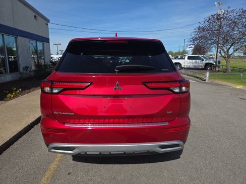 Used 2024 Mitsubishi Outlander SE Black Edition image 5