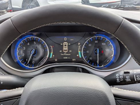 Used 2025 Chrysler Pacifica Limited FWD image 20