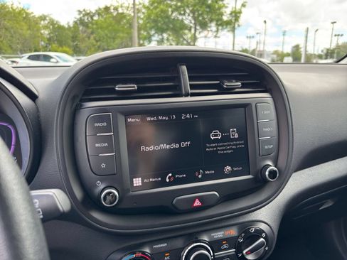 Used 2025 Kia Soul LX w/ LX Technology Package FWD image 21